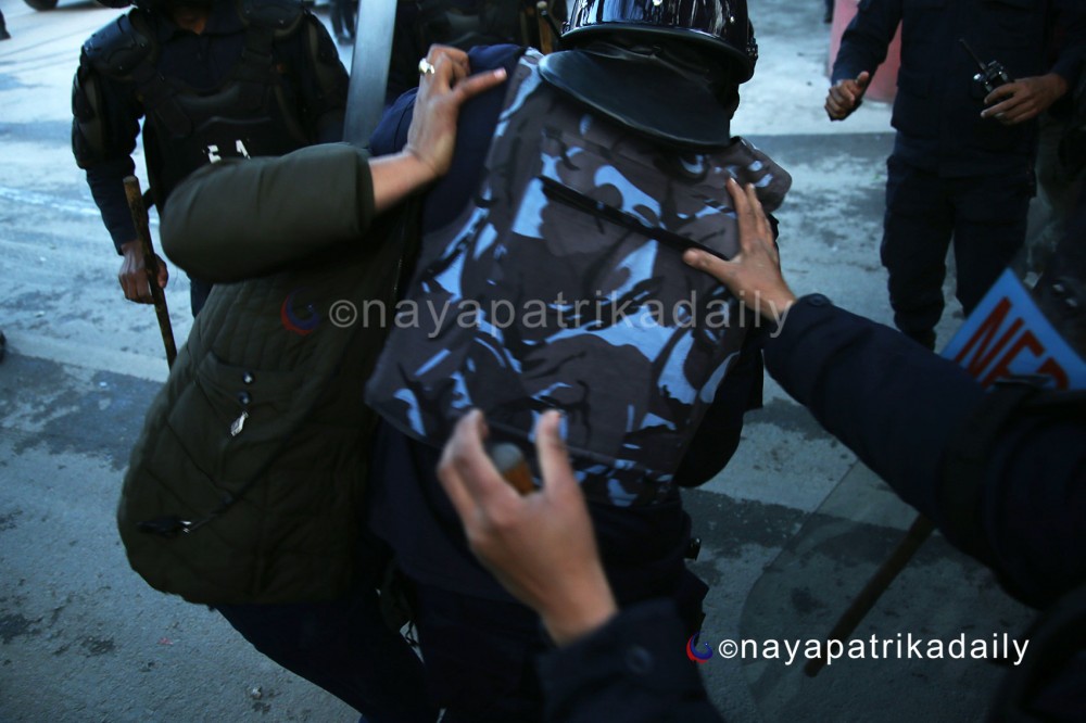 Police attack journalist in central capital
